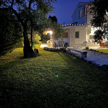 B&B Villa Mediterranee Con Parking Space 特拉尼 外观 照片