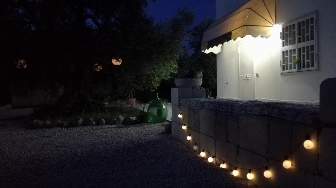 B&B Villa Mediterranee Con Parking Space 特拉尼 外观 照片