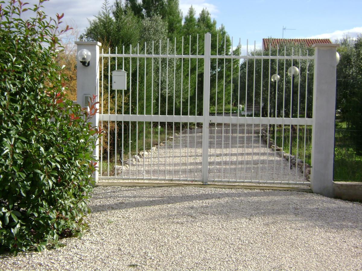 B&B Villa Mediterranee Con Parking Space 特拉尼 外观 照片